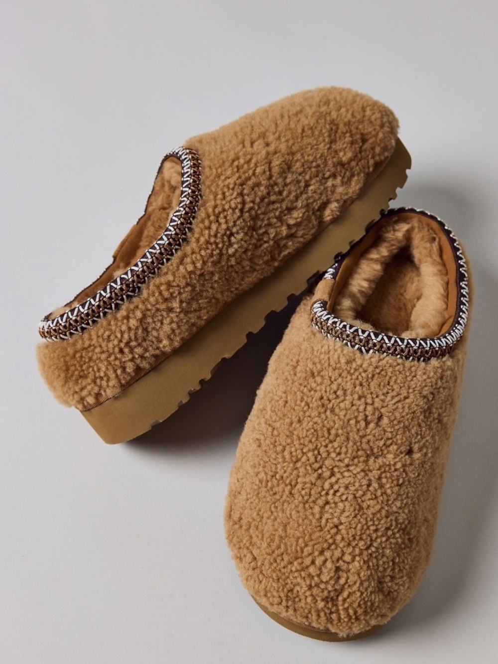 UGG Tasman Maxi Curly Slipper In Chestnut